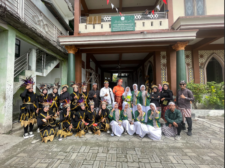 LESTARIKAN BUDAYA: MA RAHMATULLAH PARTISIPASI AKTIF DALAM PAWAI BUDAYA HUT RI